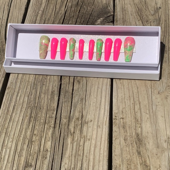 Press on Nails - Picture 2 of 4